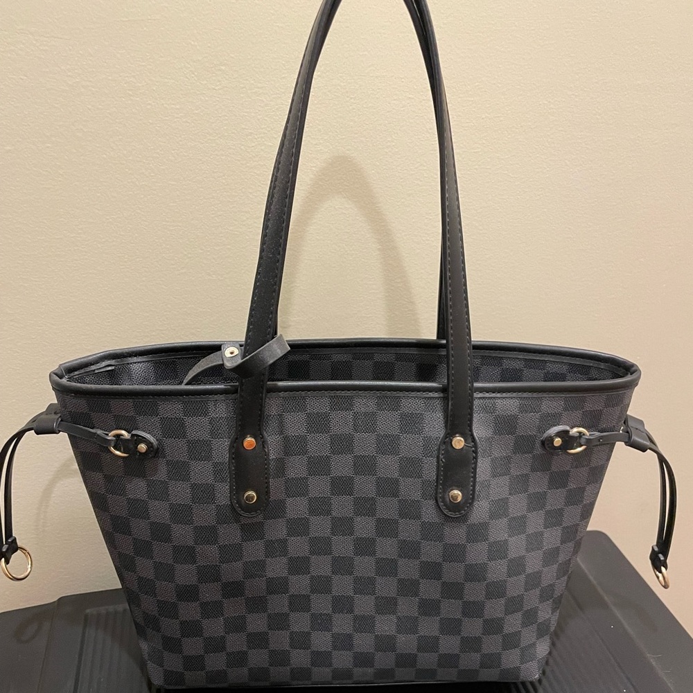 Black check purse